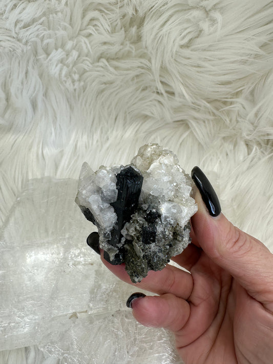 Ilvaite, calcite & Apophyllite