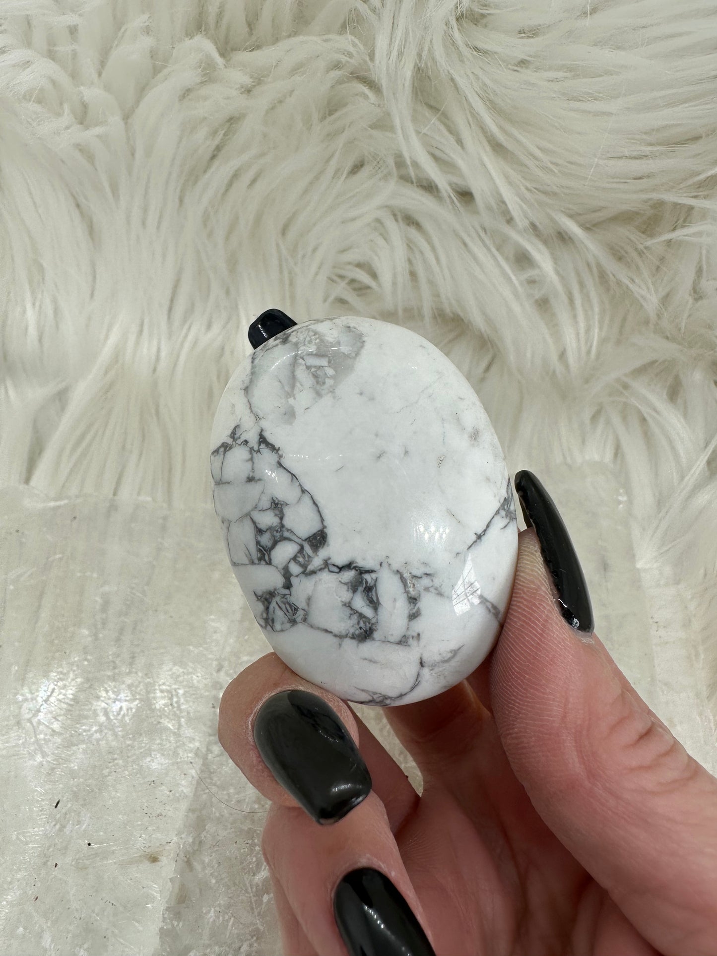 Howlite Palm Stone